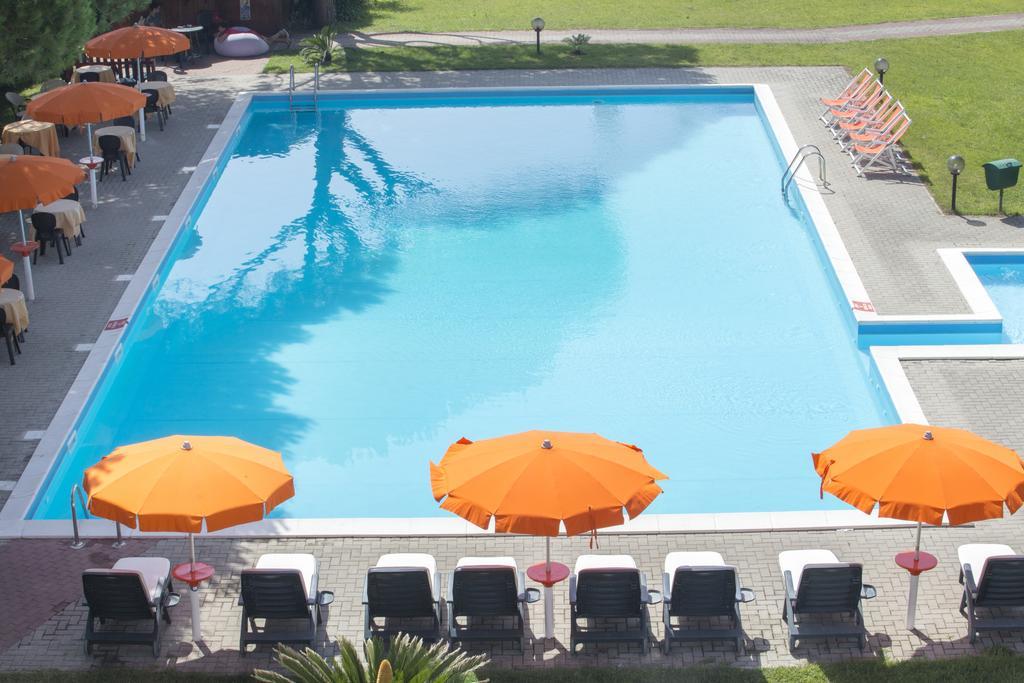 Hotel Capo Circeo Centro Benessere & Padel 圣费利切-奇尔切奥 外观 照片