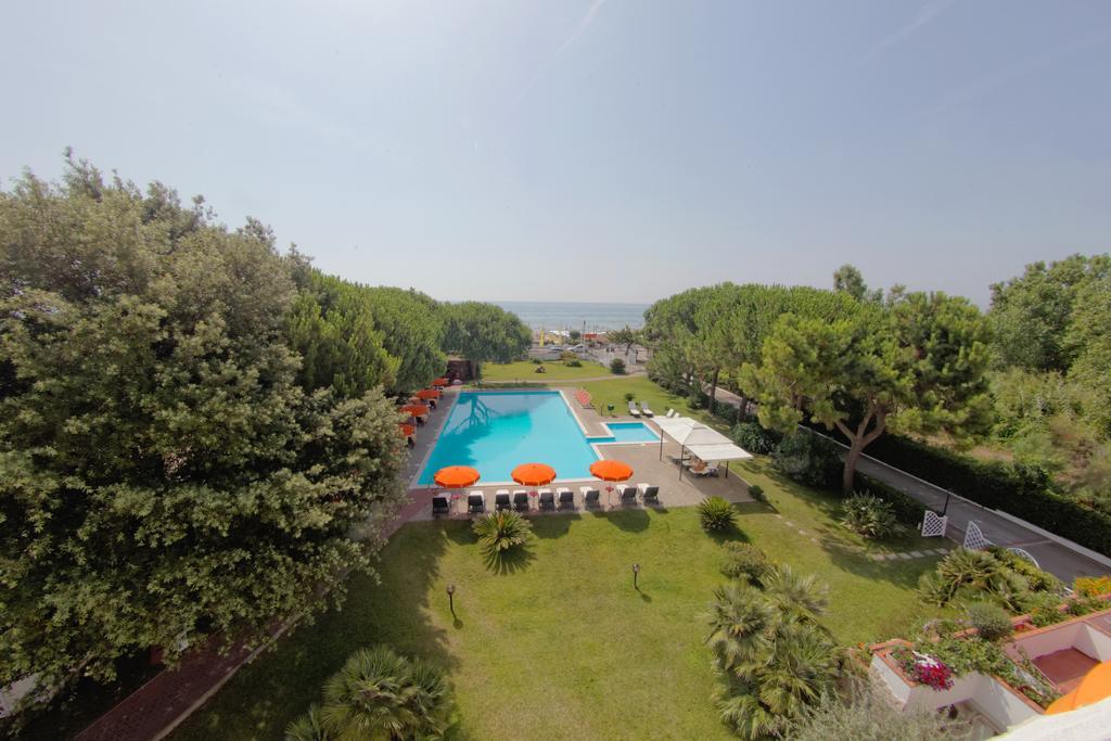 Hotel Capo Circeo Centro Benessere & Padel 圣费利切-奇尔切奥 外观 照片