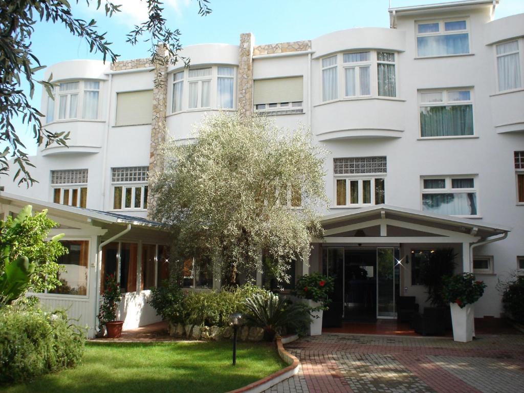 Hotel Capo Circeo Centro Benessere & Padel 圣费利切-奇尔切奥 外观 照片