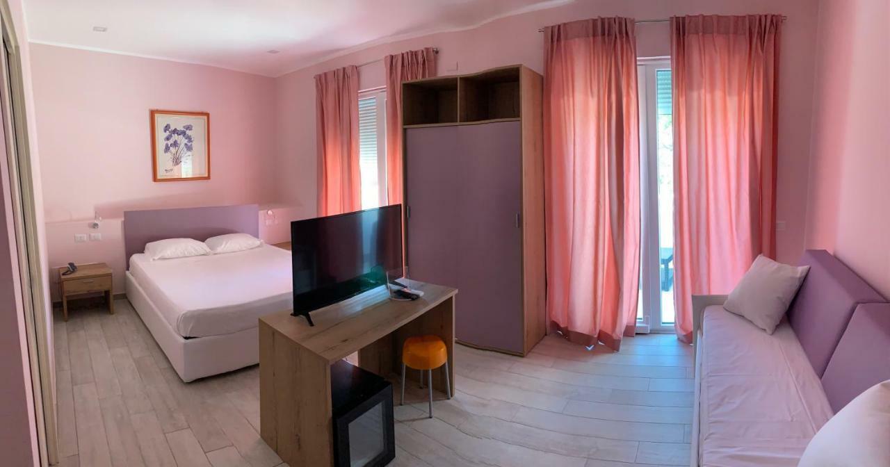 Hotel Capo Circeo Centro Benessere & Padel 圣费利切-奇尔切奥 外观 照片
