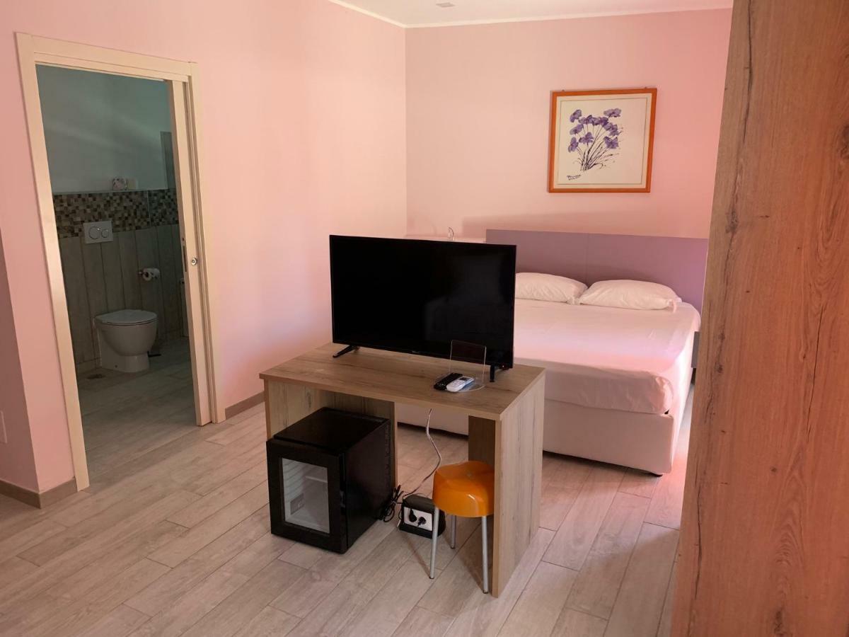 Hotel Capo Circeo Centro Benessere & Padel 圣费利切-奇尔切奥 外观 照片